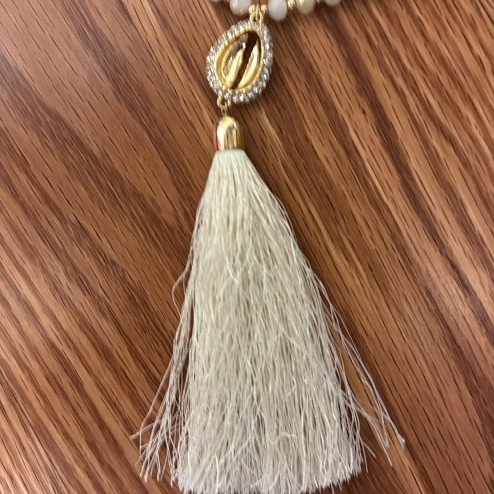 Lilly Pulitzer beaded tassel necklace with gold shell and sparkle details NWT - Picture 4 of 7